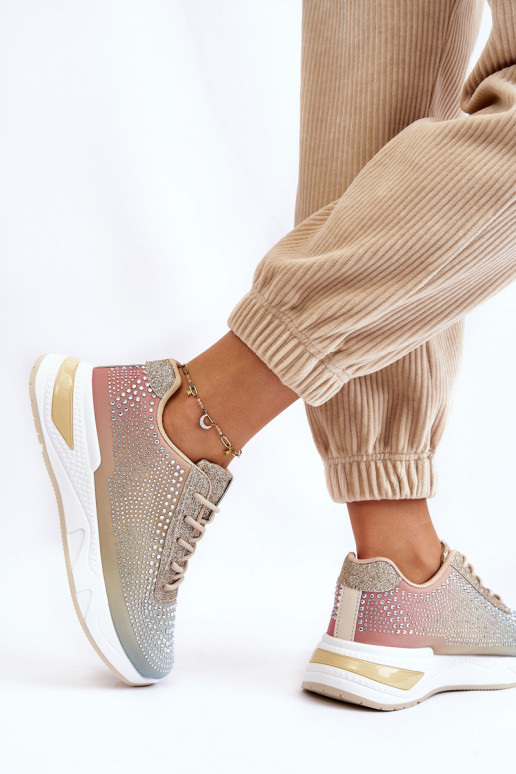 Glänzende Sneaker mit glitzernden... Glänzende Sneaker mit glitzernden...