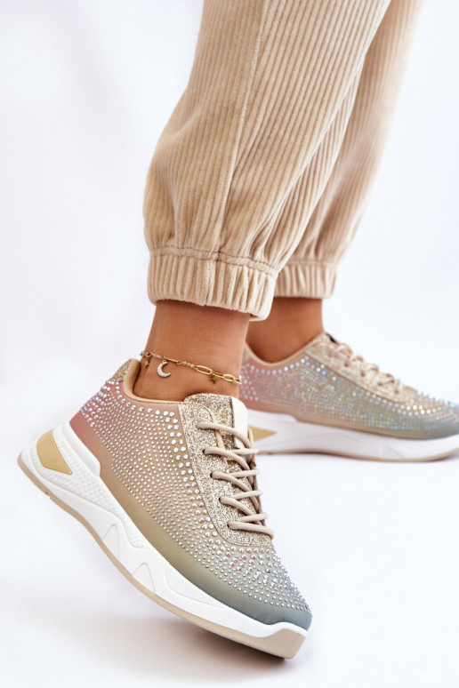Baskets brillantes avec œillets scintillants de différentes couleurs