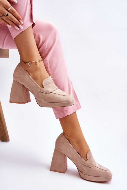 Chaussures en daim couleur sable à... Chaussures en daim couleur sable à...