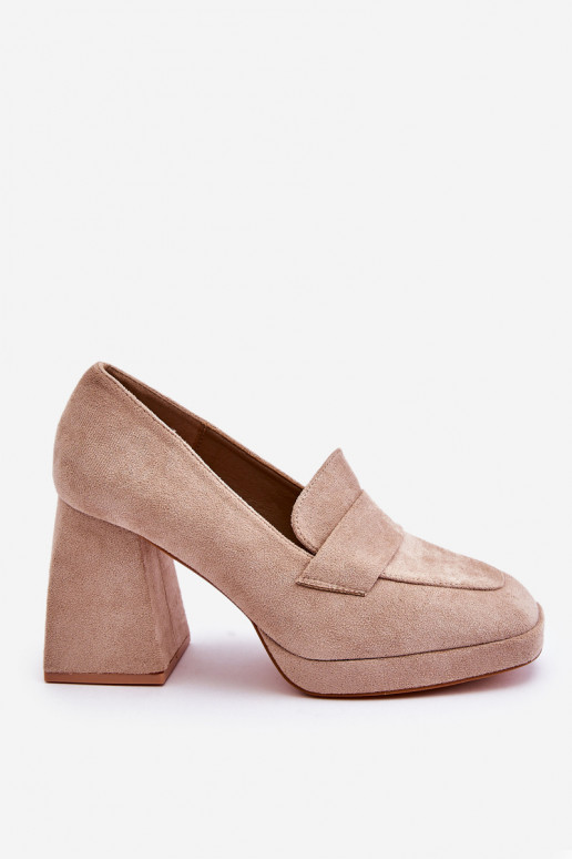 Chaussures en daim couleur sable à... Chaussures en daim couleur sable à...