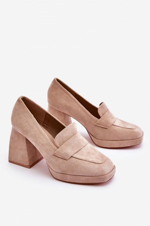 Chaussures en daim couleur sable à... Chaussures en daim couleur sable à...