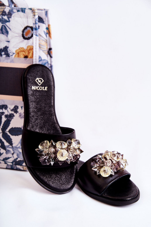 Chaussons noirs Nicole avec ornements