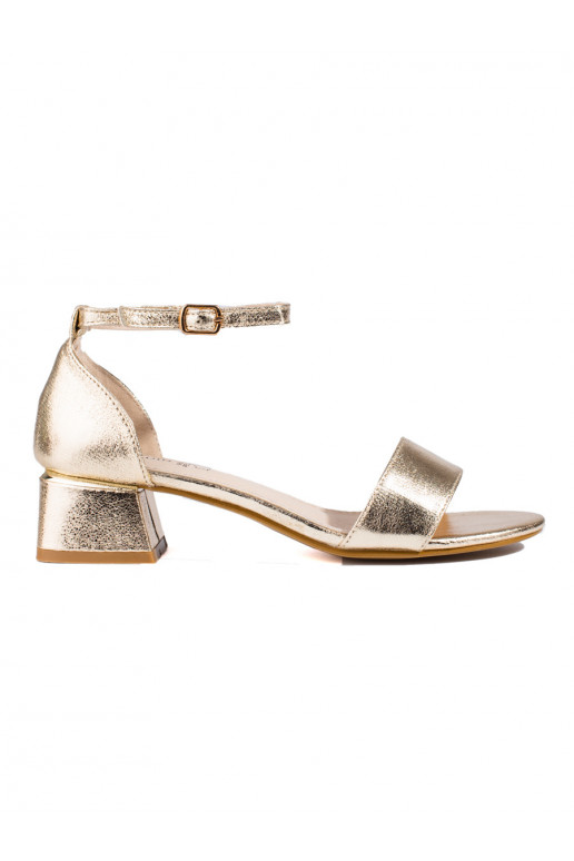 Sandalen in goldener Farbe mit Absatz...