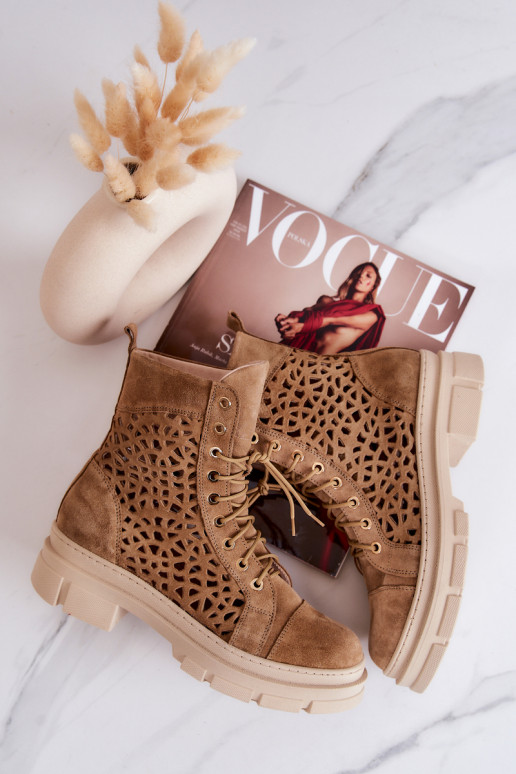 Durchbrochene Stiefeletten aus... Durchbrochene Stiefeletten aus...