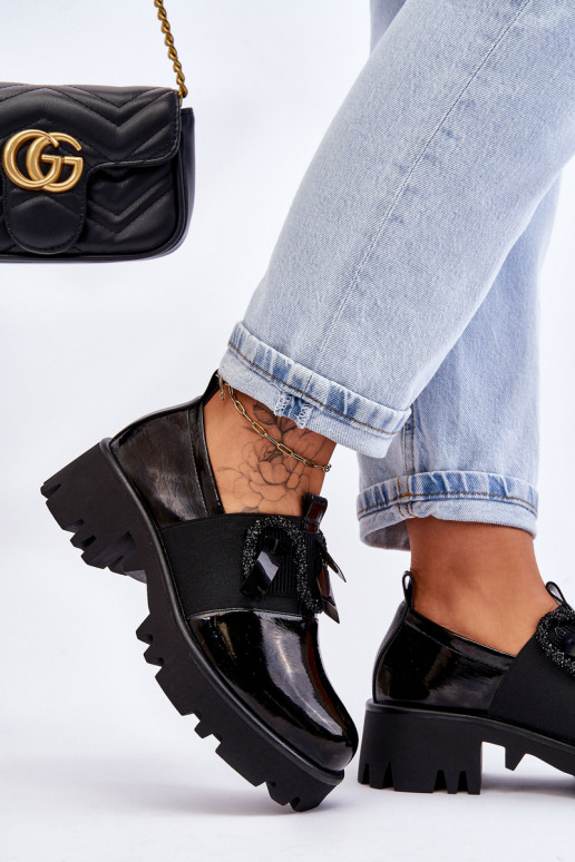 Chaussures en effet laqué noir avec de beaux détails Keily