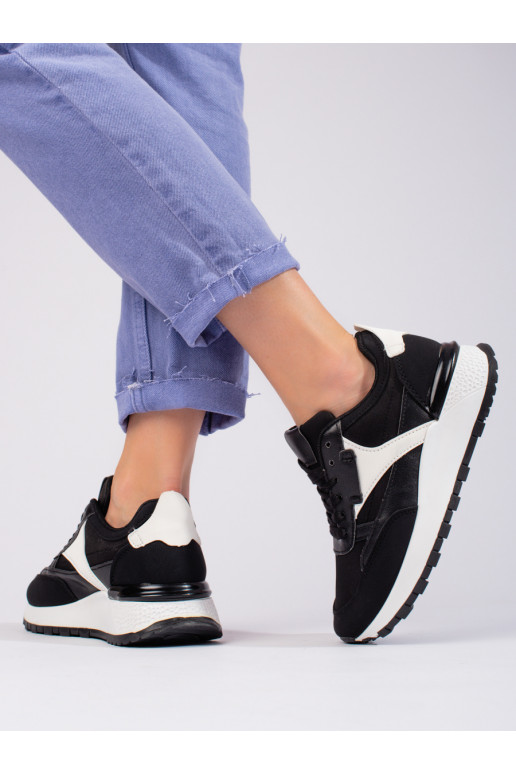 Sportschoenen met een hoog platform... Sportschoenen met een hoog platform...