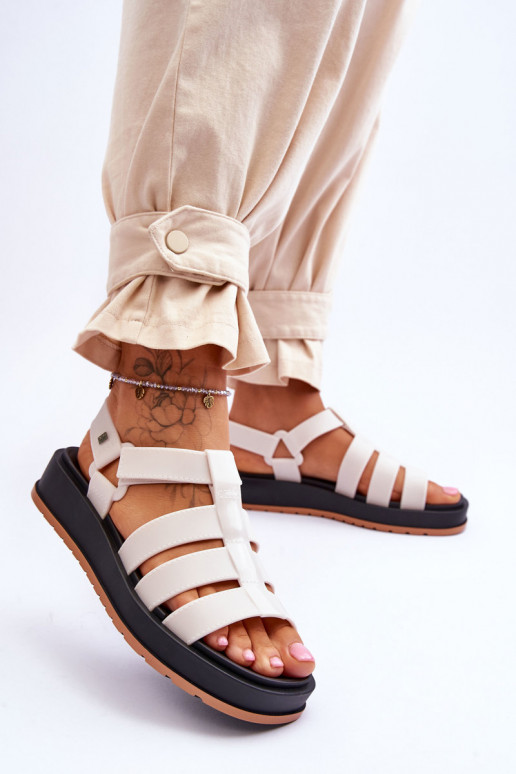 Sandalen mit Klebeverschlüssen in Elfenbein