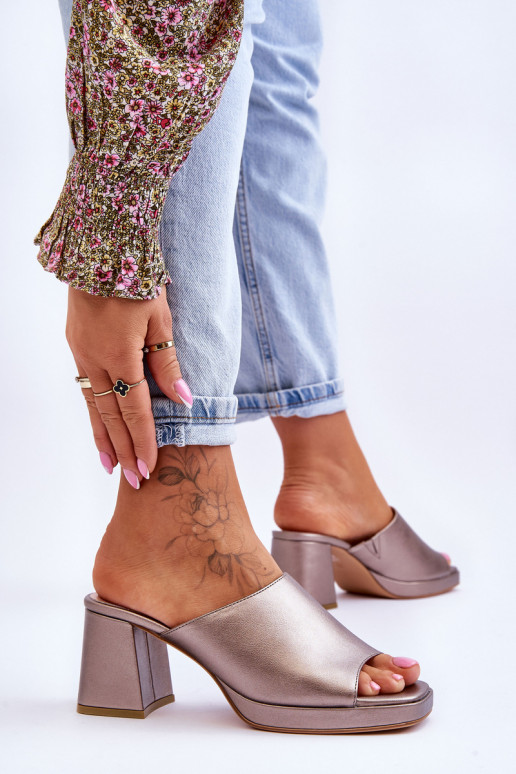 Pantoufles à talons à la mode de... Pantoufles à talons à la mode de...