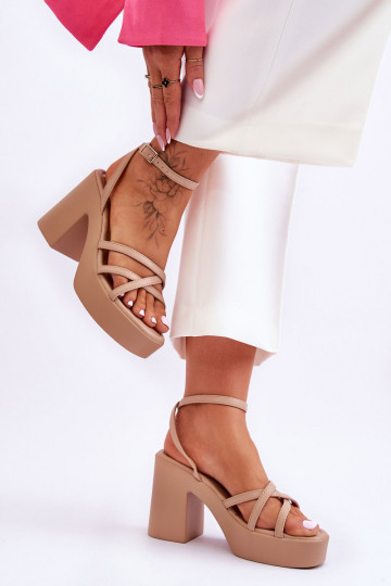 Sandale à la mode avec talons et brides de couleur beige Shemira 2