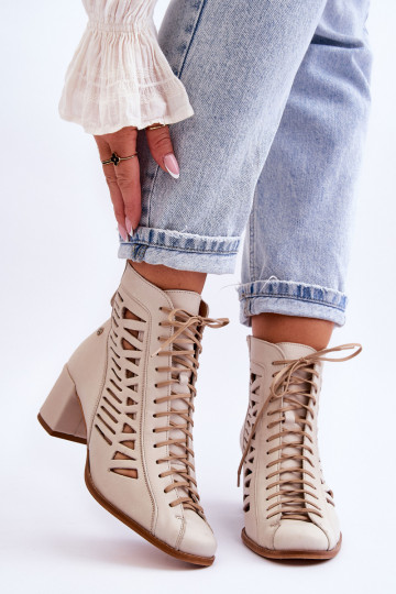 Durchbrochene Stiefeletten...