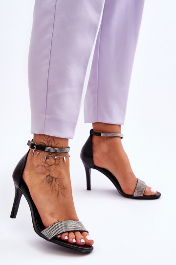 Schuhe mit dünnem Absatz in schwarzer Farbe Perfecto 2