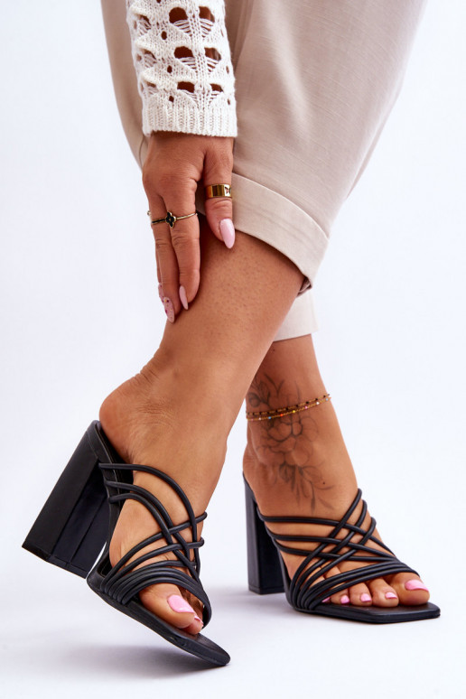 exemplaar van Slippers met hak en... exemplaar van Slippers met hak en...