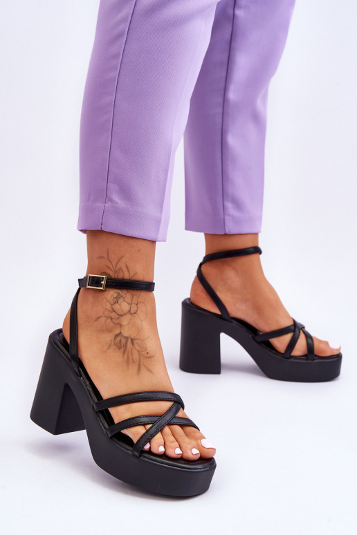 Stylische High-Heel-Sandalen mit... Stylische High-Heel-Sandalen mit...