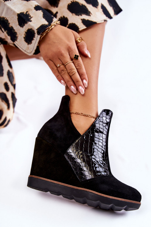 Wildlederstiefel mit Plateau in der... Wildlederstiefel mit Plateau in der...