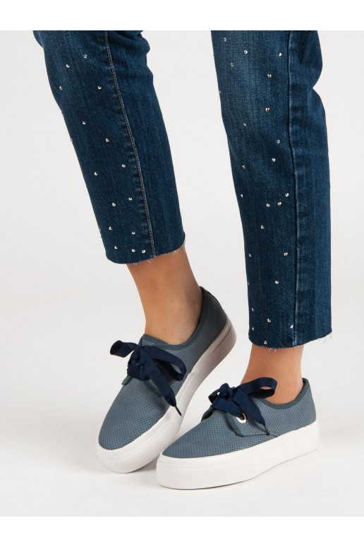 Freizeitschuhe mit Schnürsenkeln...