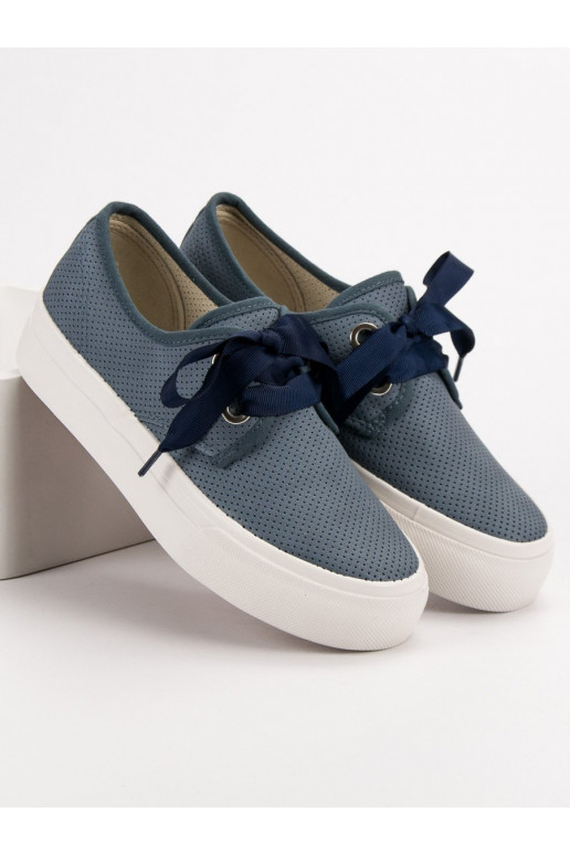 Freizeitschuhe mit Schnürsenkeln...