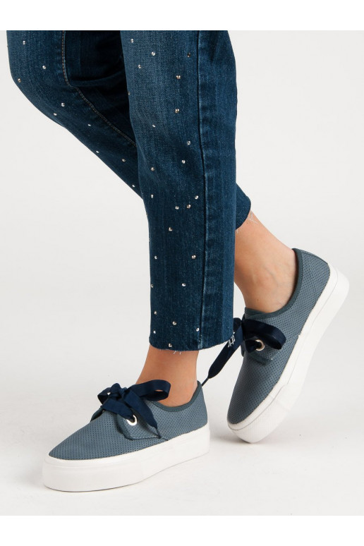 Freizeitschuhe mit Schnürsenkeln...