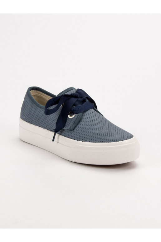 Freizeitschuhe mit Schnürsenkeln...