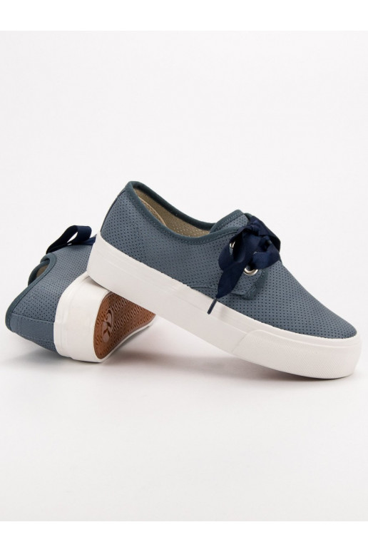 Freizeitschuhe mit Schnürsenkeln...