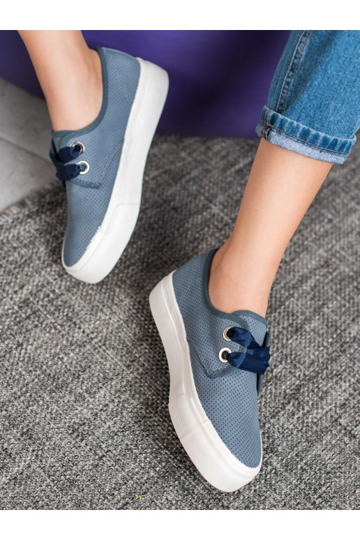 Freizeitschuhe mit Schnürsenkeln...