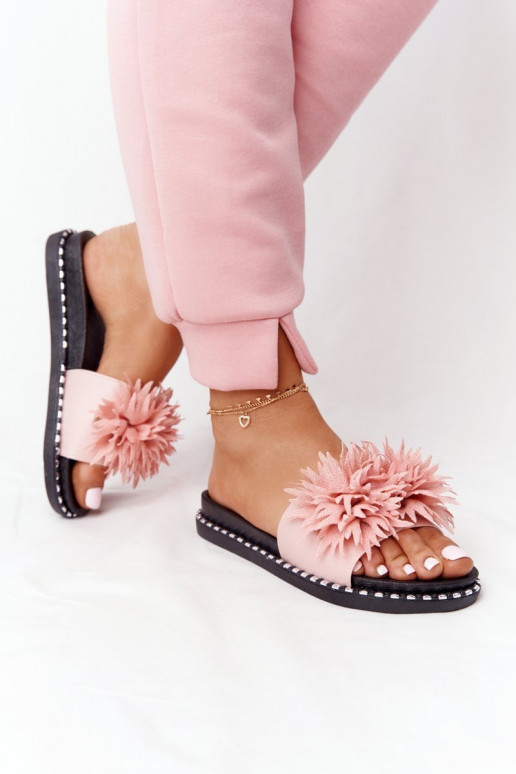 Roze rubberen pantoffels met klinknagels Roze rubberen pantoffels met klinknagels