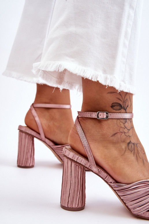 Chaussures à talons hauts beiges... Chaussures à talons hauts beiges...