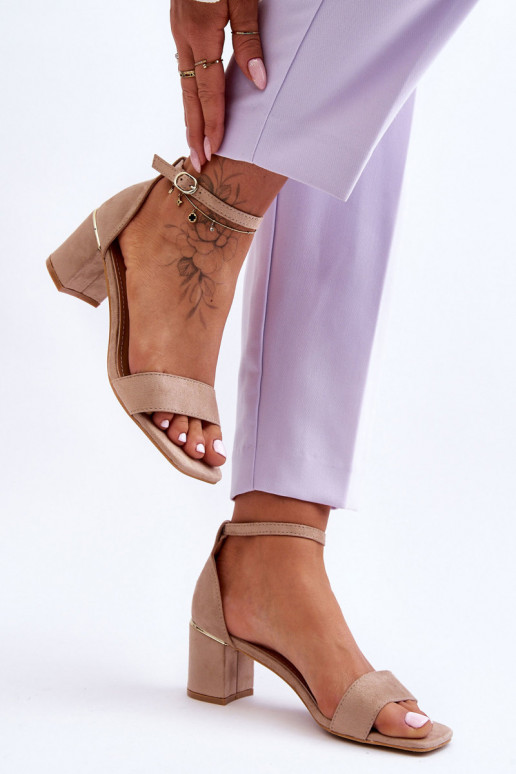 Chaussures beiges à talon bas Chaussures beiges à talon bas