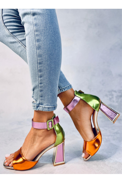 Chaussures à talons colorées...