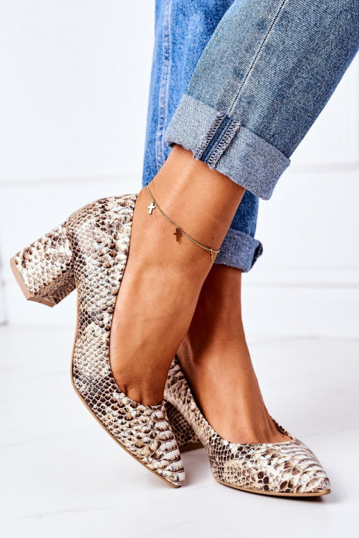Chaussures de couleur or avec motifs serpent