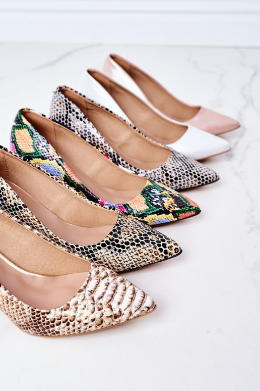 Schuhe in Goldfarbe mit Schlangenmuster Schuhe in Goldfarbe mit Schlangenmuster