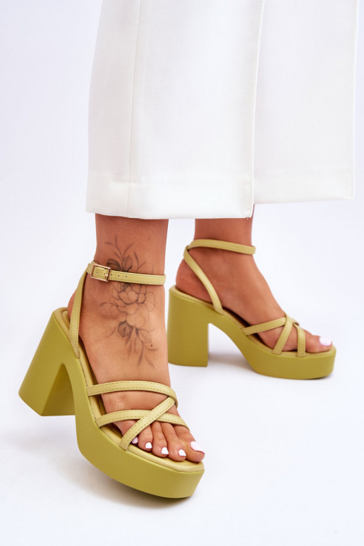 Sandales à talons hauts Shemira de couleur verte avec lanières