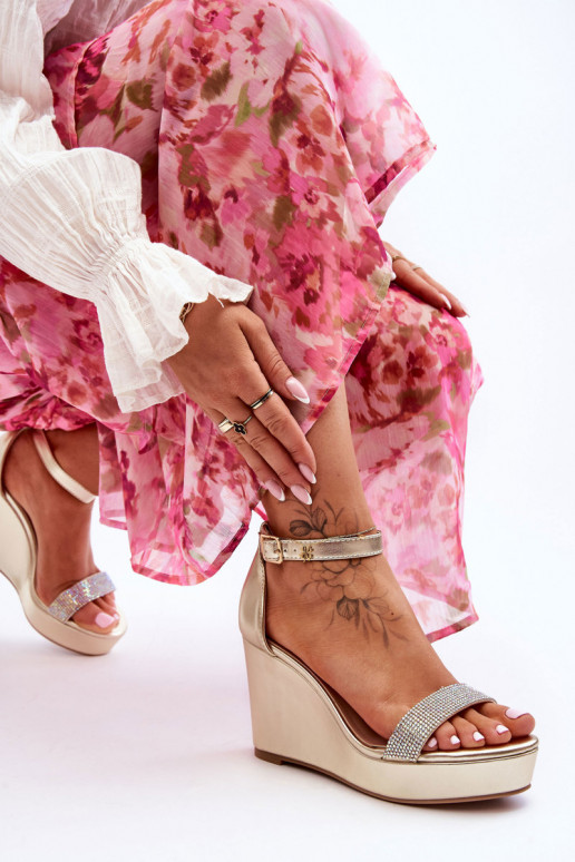 Goldfarbene Sandalen Arwen mit Plateau Goldfarbene Sandalen Arwen mit Plateau