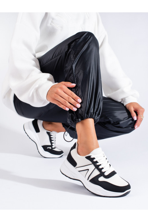 Chaussures de sport de couleur blanche Shelovet