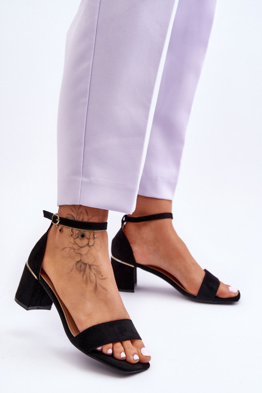 Chaussures à talons bas de couleur... Chaussures à talons bas de couleur...