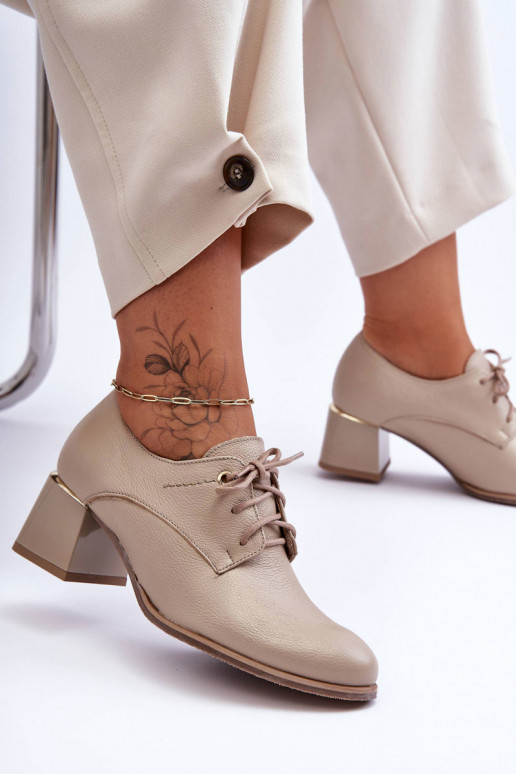 Klassiek model schoen met hak beige...