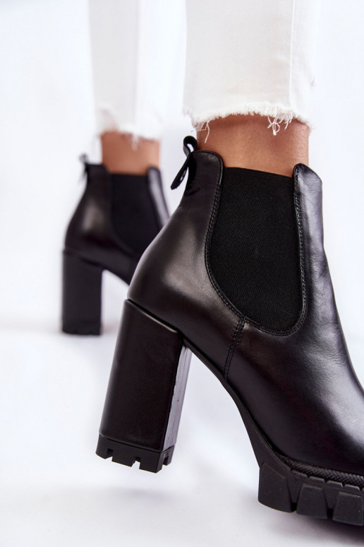 Stiefel mit Absatz in der Farbe... Stiefel mit Absatz in der Farbe...