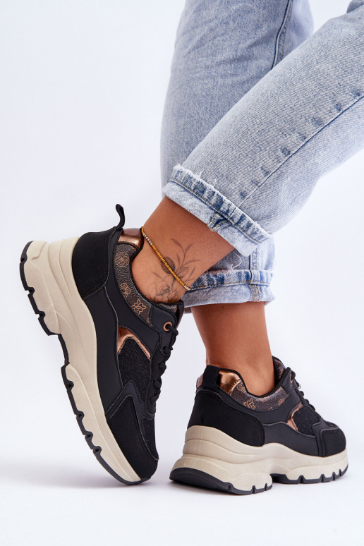 Sportschuhe mit Schnürsenkeln in der Farbe Schwarz Escape