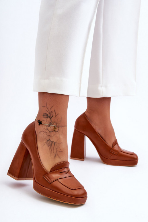 Stijlvolle schoenen met brede hak,... Stijlvolle schoenen met brede hak,...