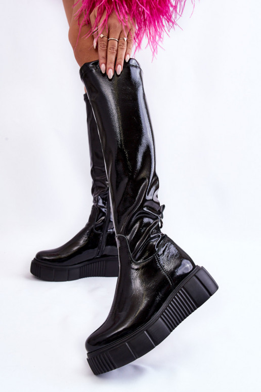 Lange Schuhe mit Plateau in schwarzer... Lange Schuhe mit Plateau in schwarzer...