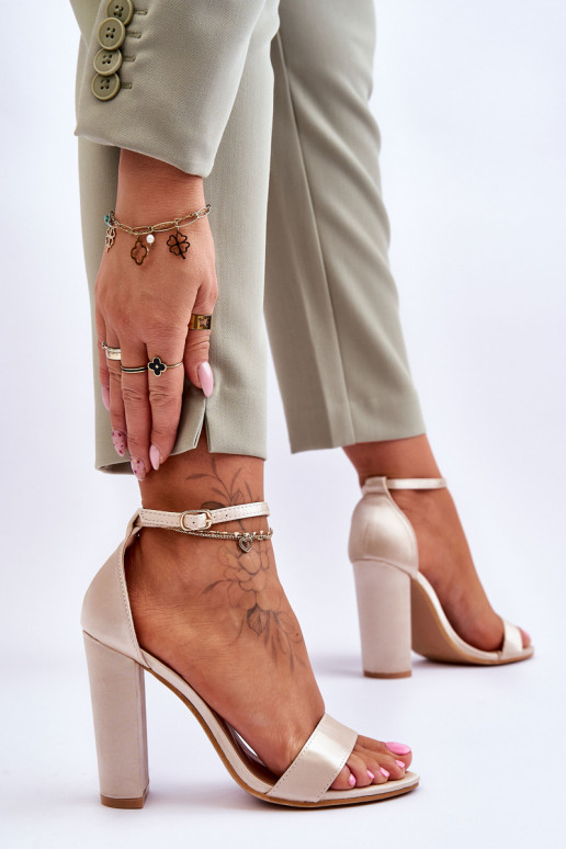 Sandales en matière satinée à talons de couleur beige Linsy