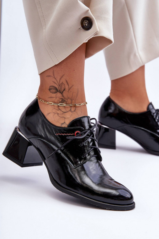 Gelakte enkellaarsjes met hak in de...