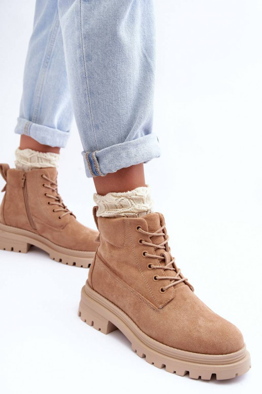 Warme Wildlederstiefel in Beige von... Warme Wildlederstiefel in Beige von...