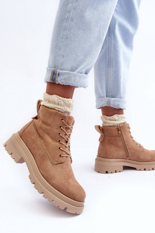 Warme Wildlederstiefel in Beige von... Warme Wildlederstiefel in Beige von...