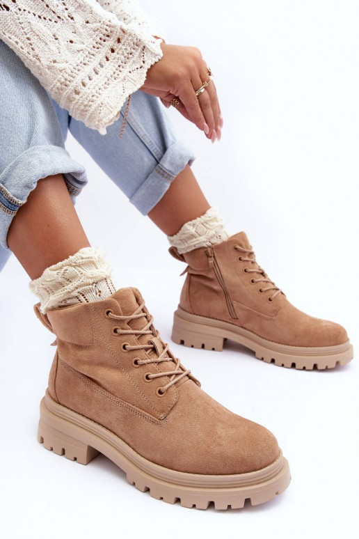 Warme Wildlederstiefel in Beige von... Warme Wildlederstiefel in Beige von...