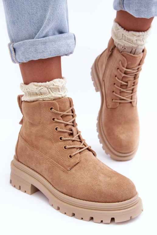 Warme Wildlederstiefel in Beige von... Warme Wildlederstiefel in Beige von...