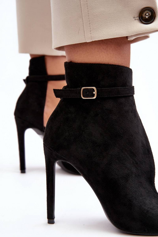 Chaussures en daim à talons fins de... Chaussures en daim à talons fins de...