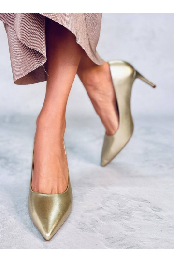 Chaussures à talons dorées...