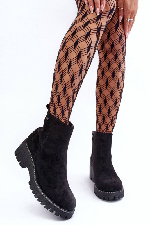 Wildlederstiefel mit breiten Absätzen... Wildlederstiefel mit breiten Absätzen...