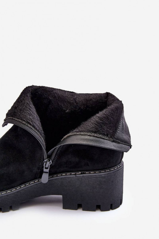 Les bottes en daim à talons larges... Les bottes en daim à talons larges...