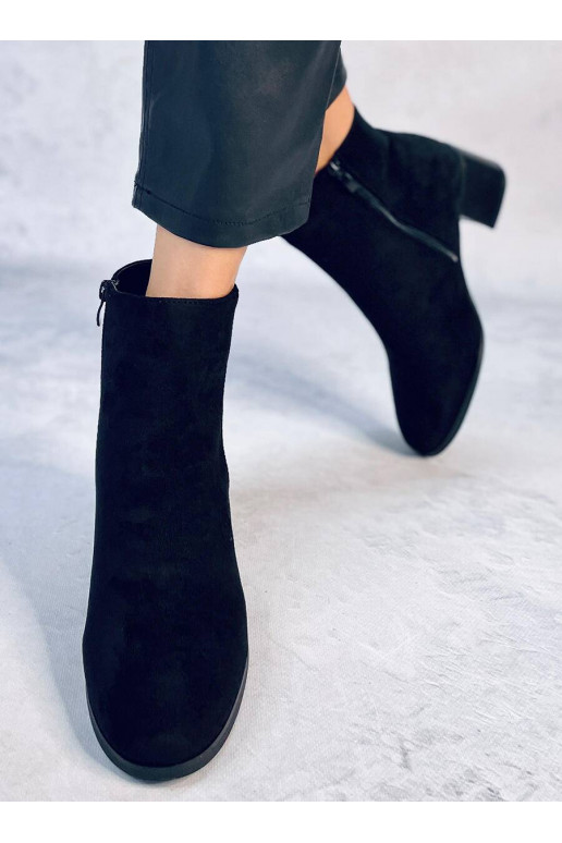 Damesschoenen met hakken in de kleur...